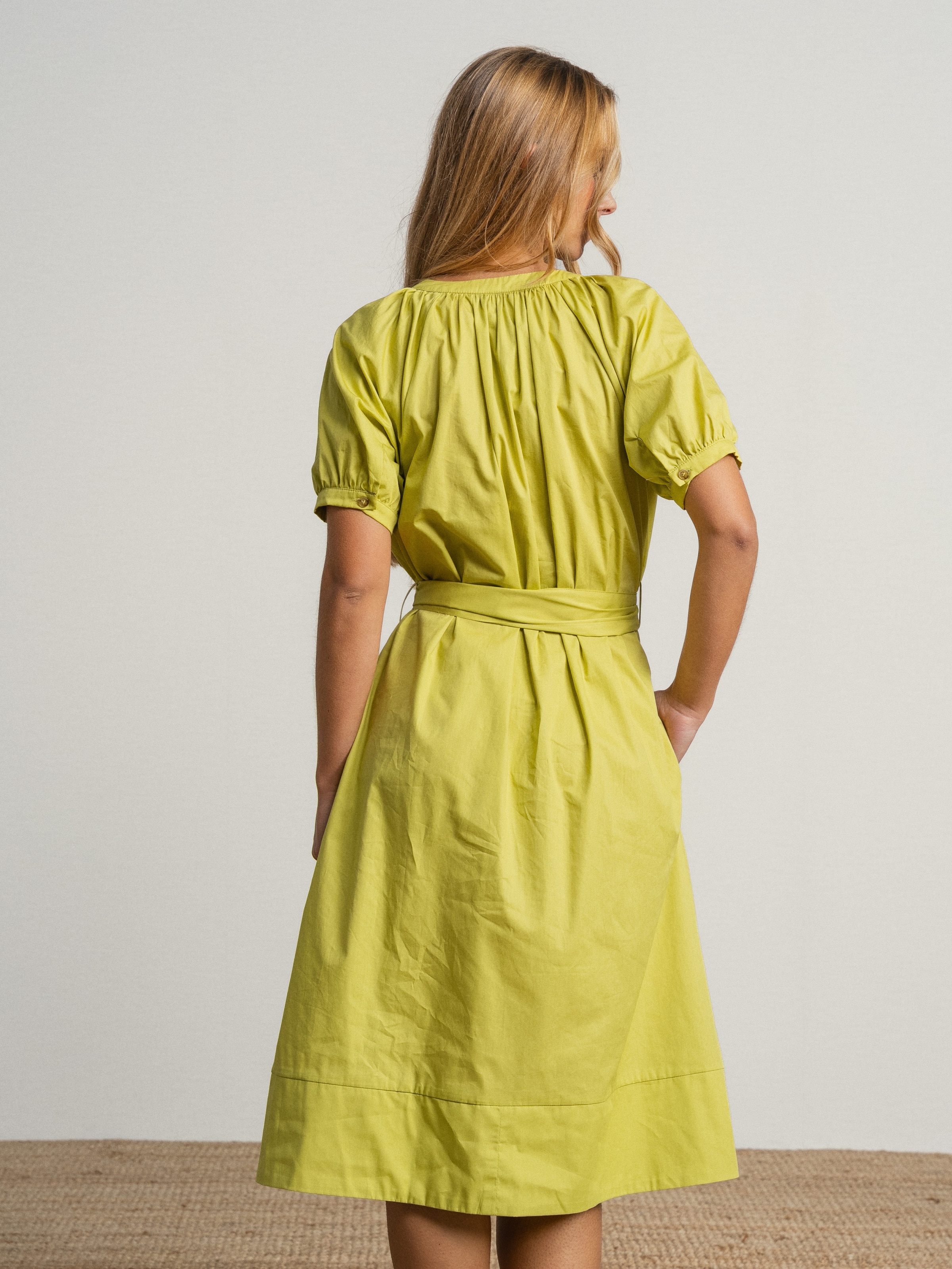 Vestido de algodão recto com cinto Caqui-6