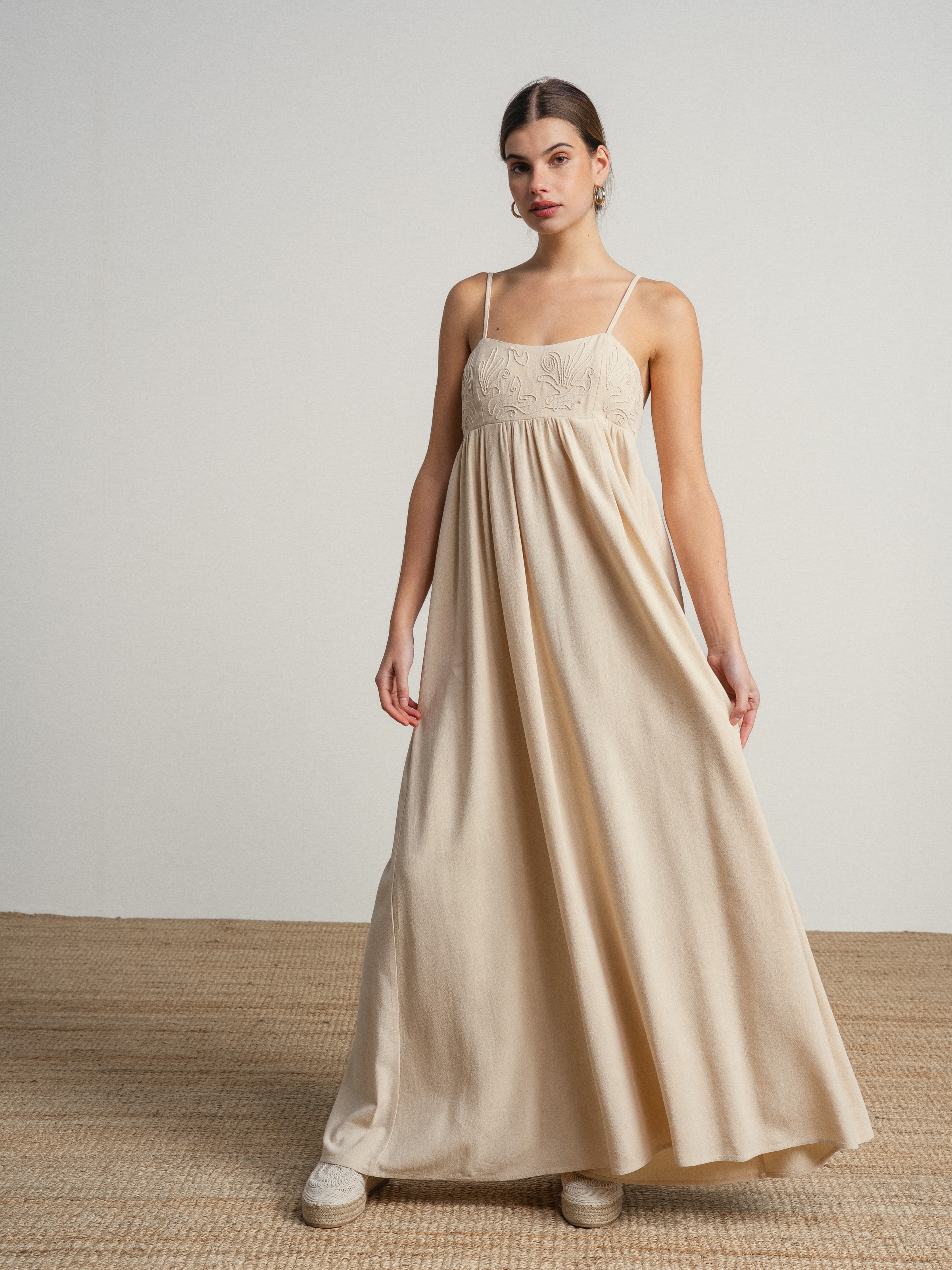 Vestido comprido fluido com bordado Bege-3