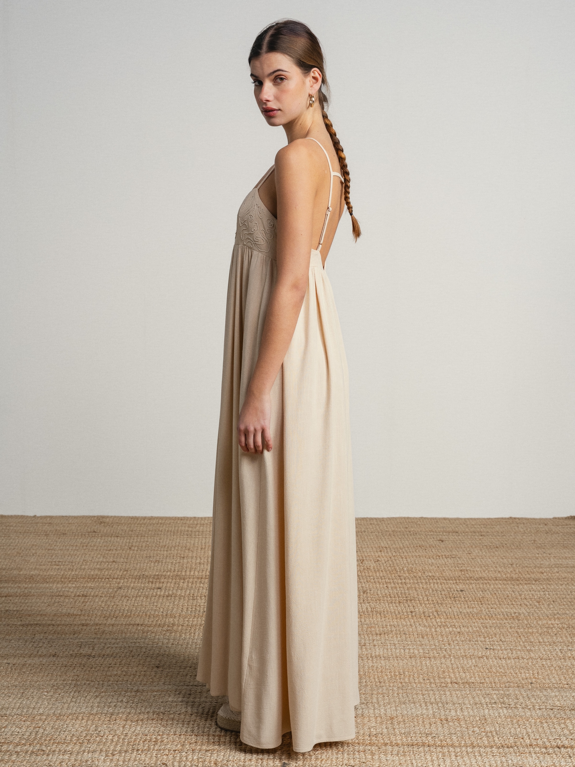 Vestido comprido fluido com bordado Bege-6