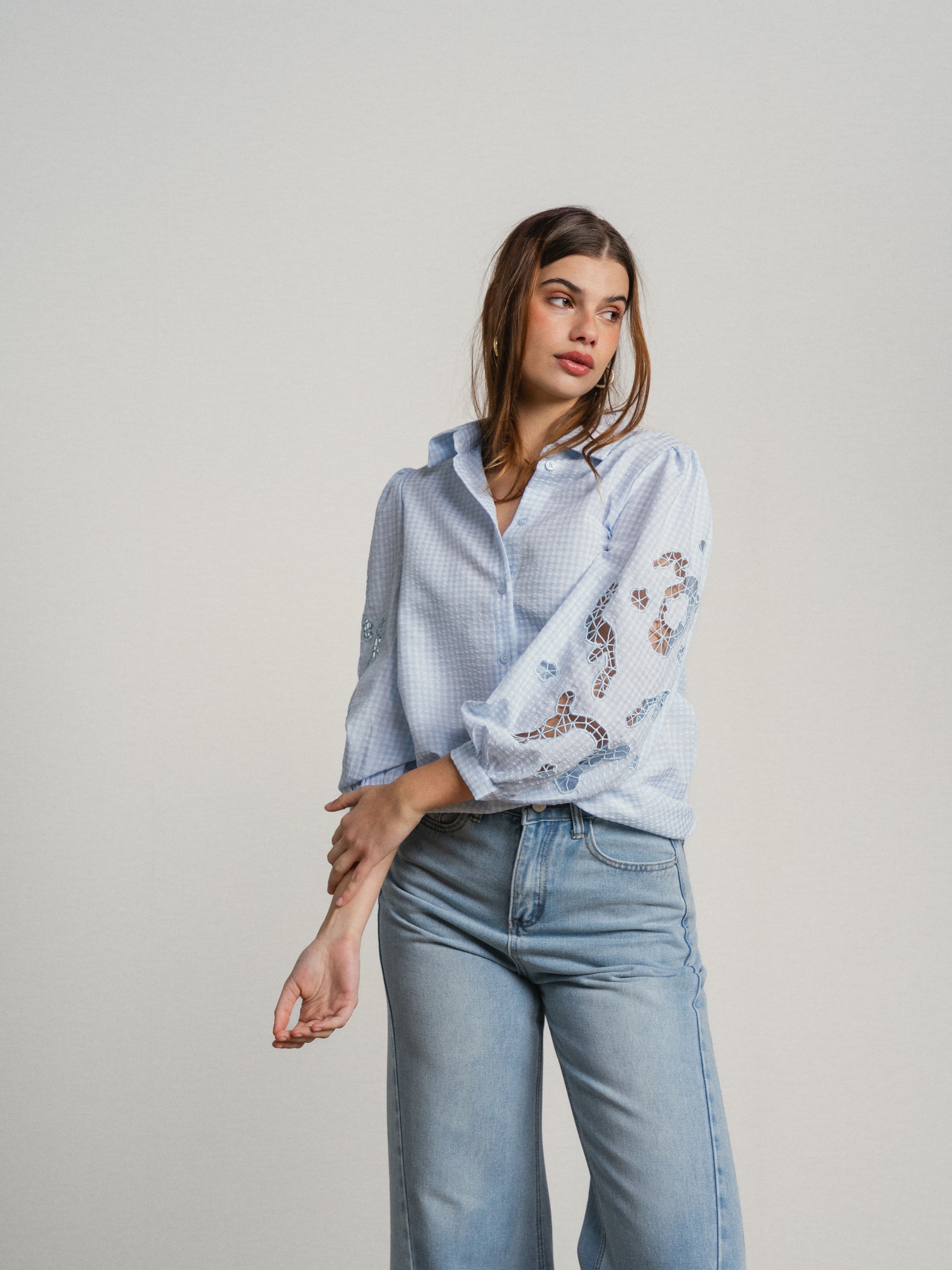Camisa com bordado nas mangas Azul-2