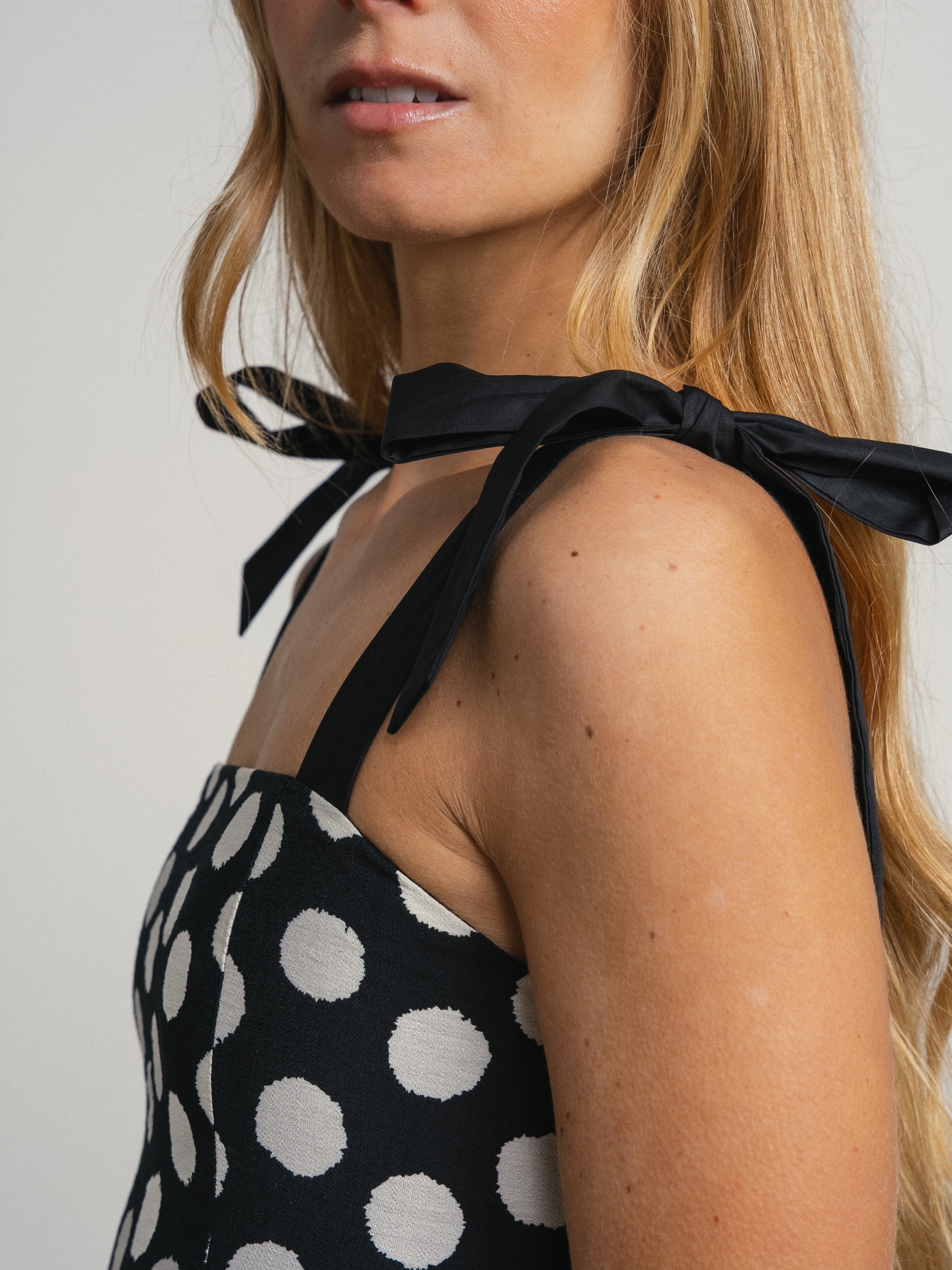Vestido as bolinhas em balão Preto-5