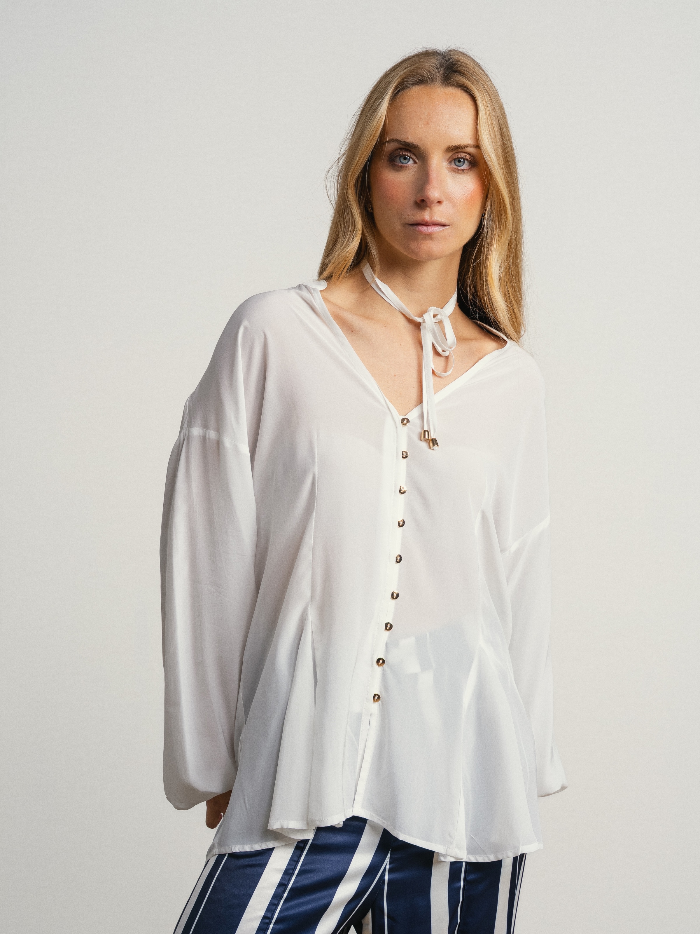 Camisa com decote em V e cordão na cintura Branco-4