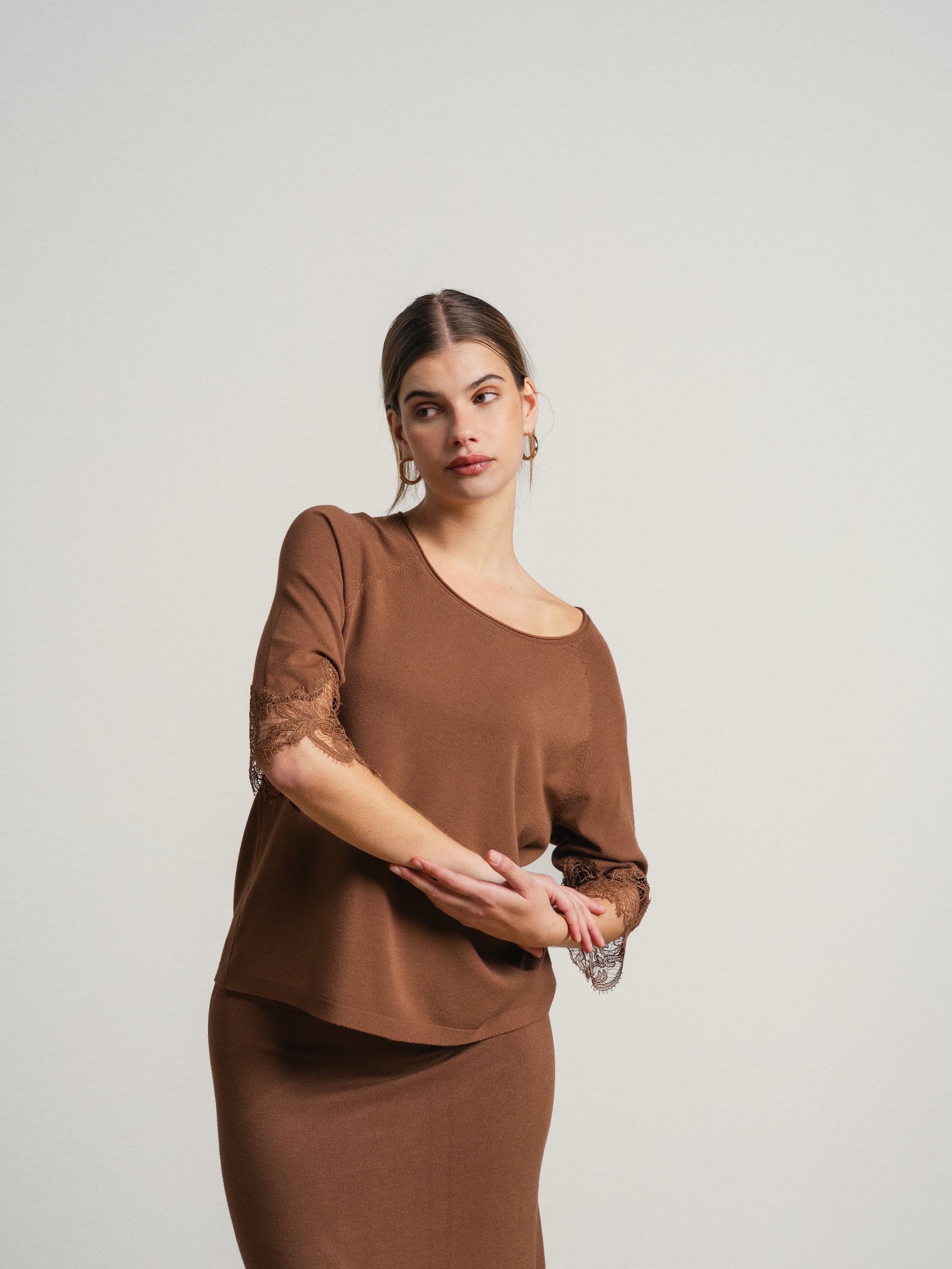 Conjunto de camisola e saia com bordado ingles Castanho-3