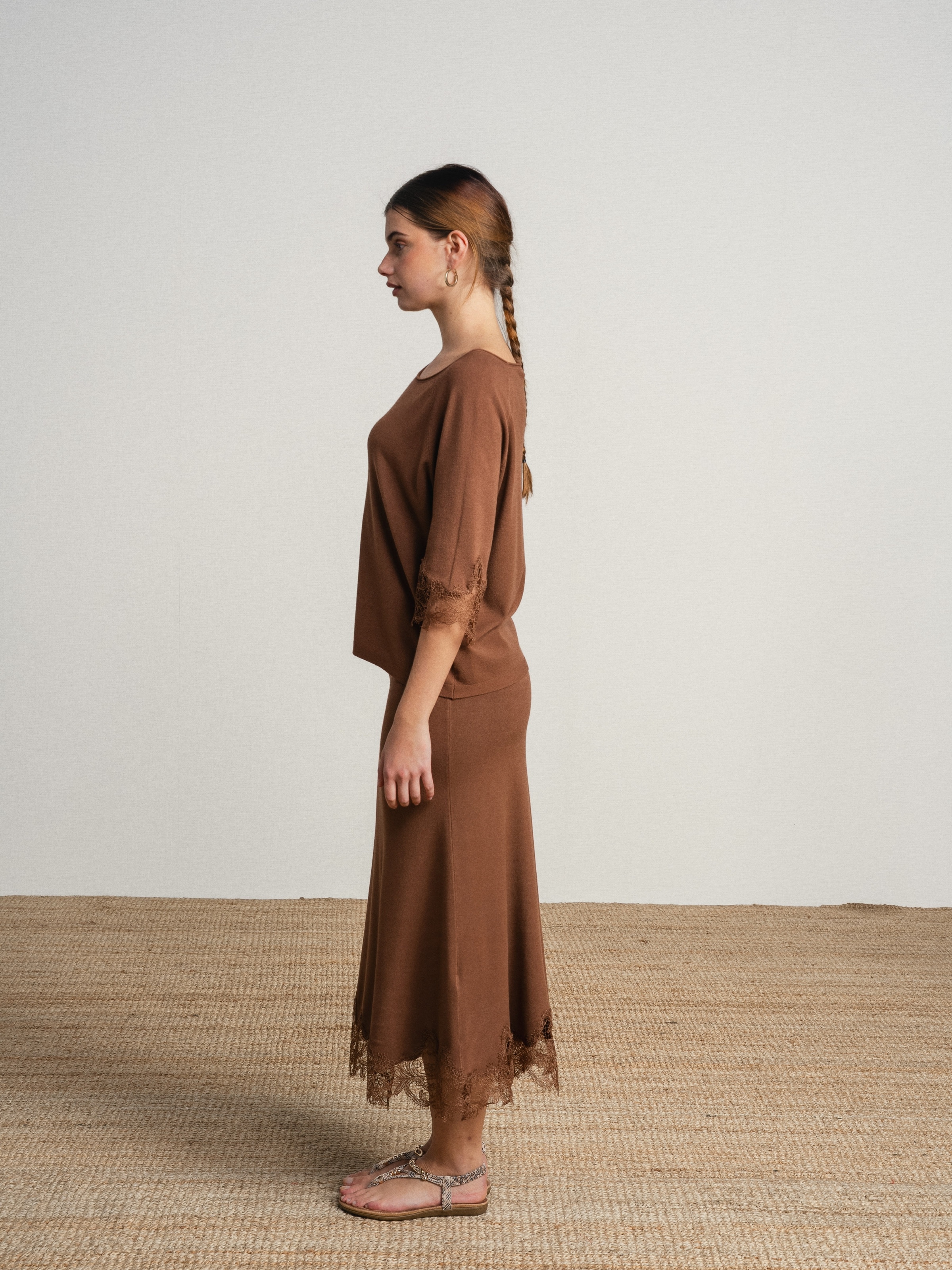 Conjunto de camisola e saia com bordado ingles Castanho-5