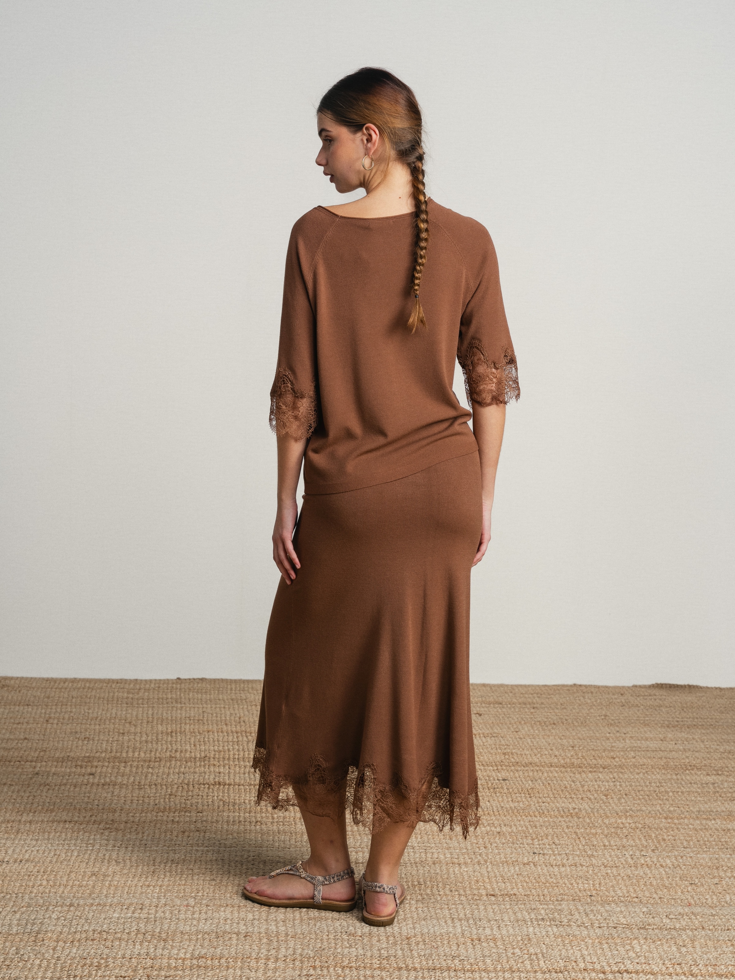 Conjunto de camisola e saia com bordado ingles Castanho-6