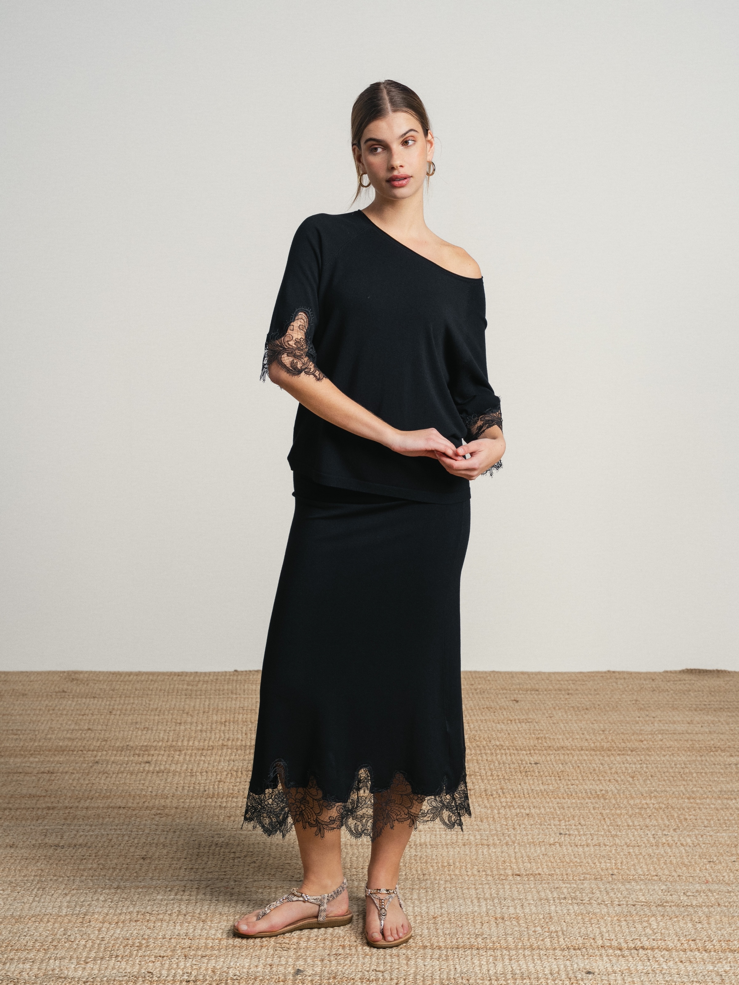 Conjunto de camisola e saia com bordado ingles Preto-2