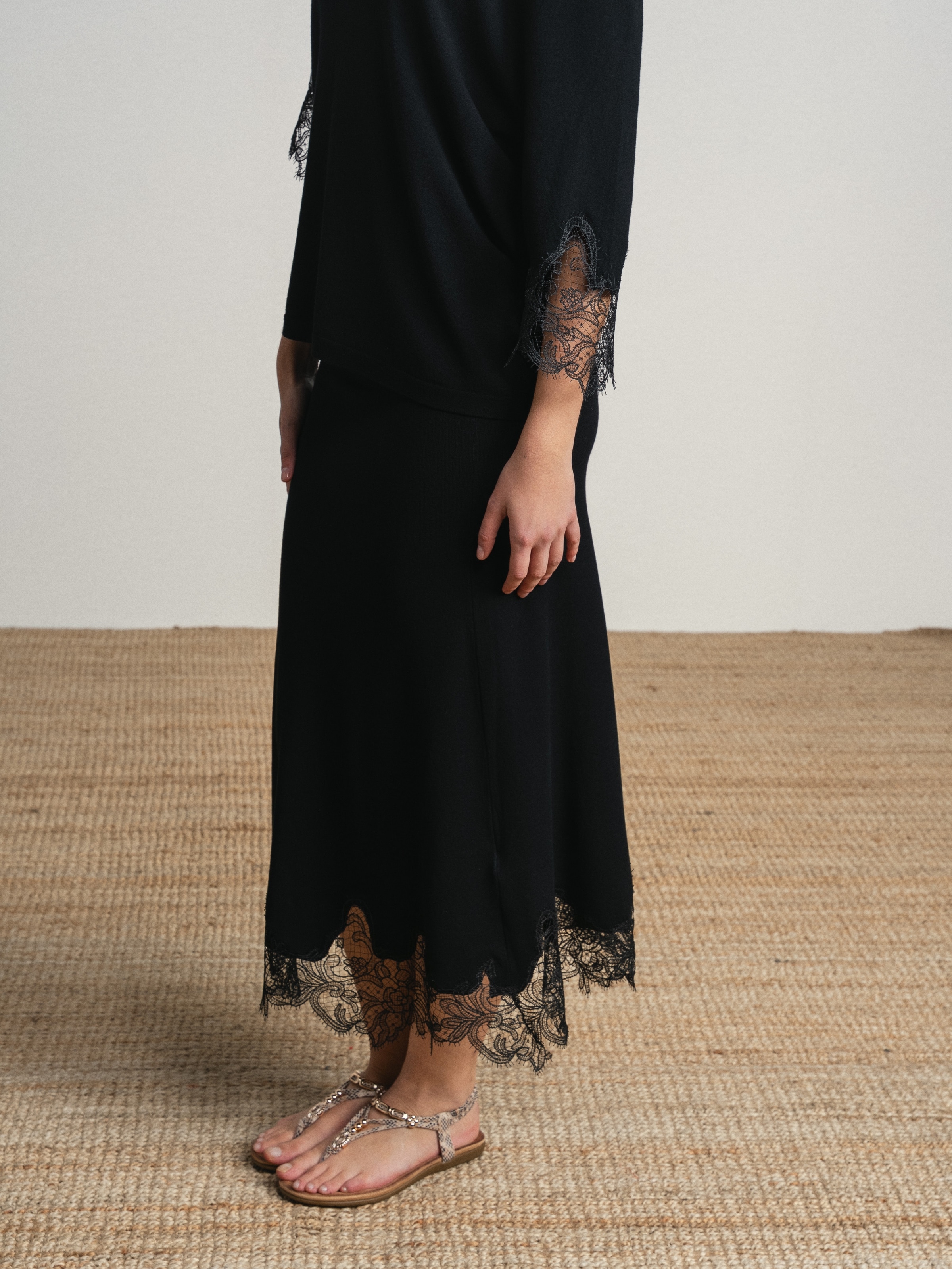 Conjunto de camisola e saia com bordado ingles Preto-5