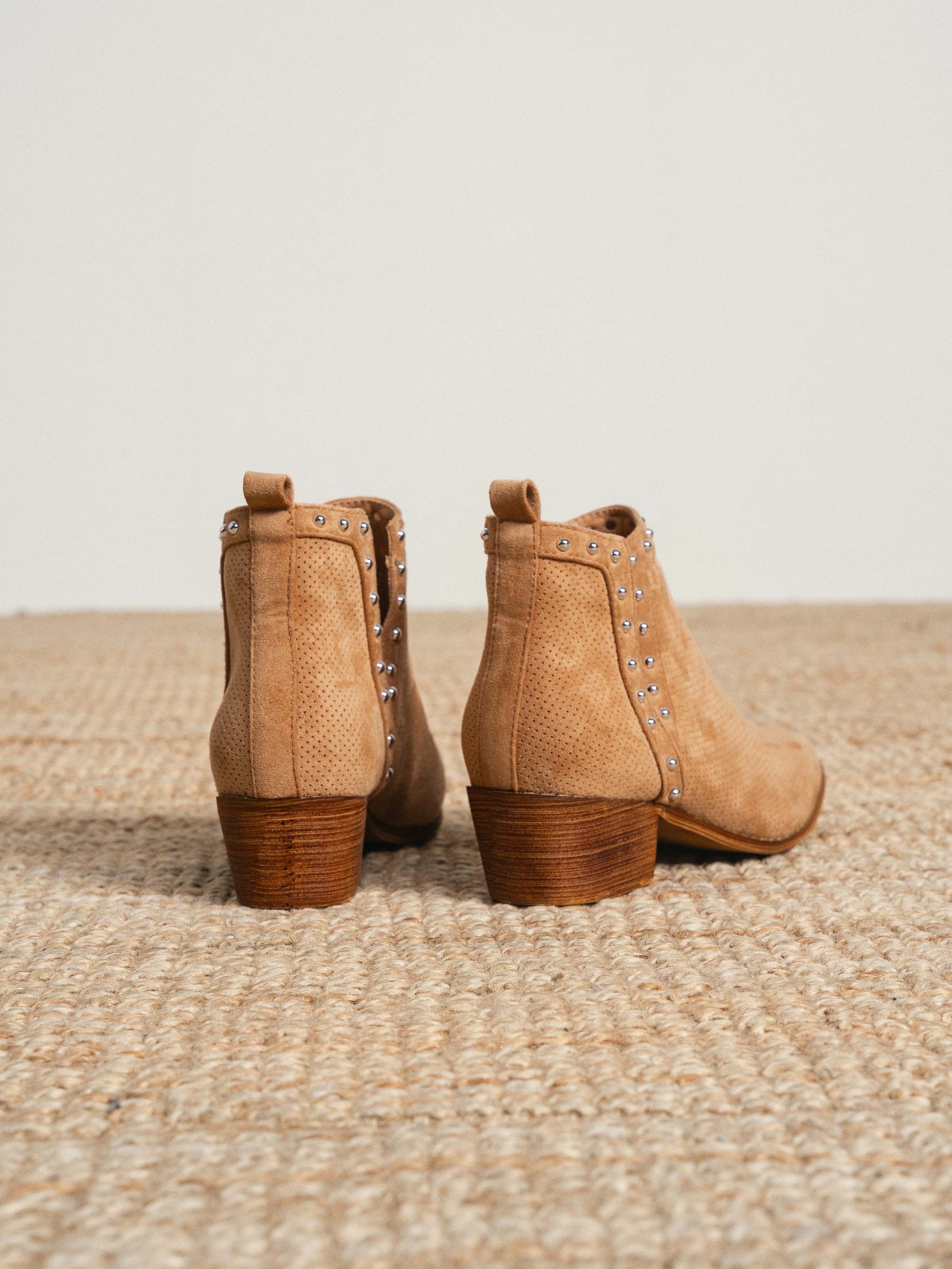 Bota com tachas Camel-4