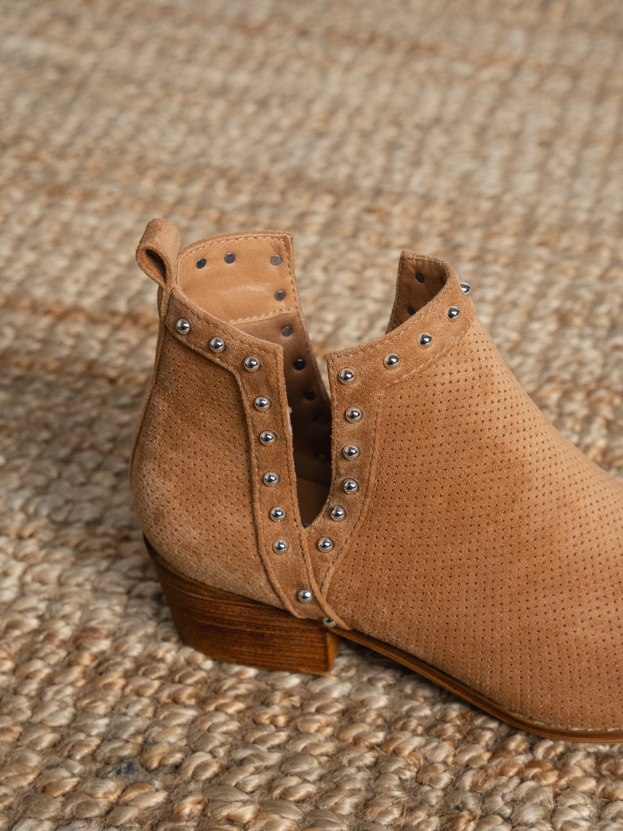Bota com tachas Camel-5