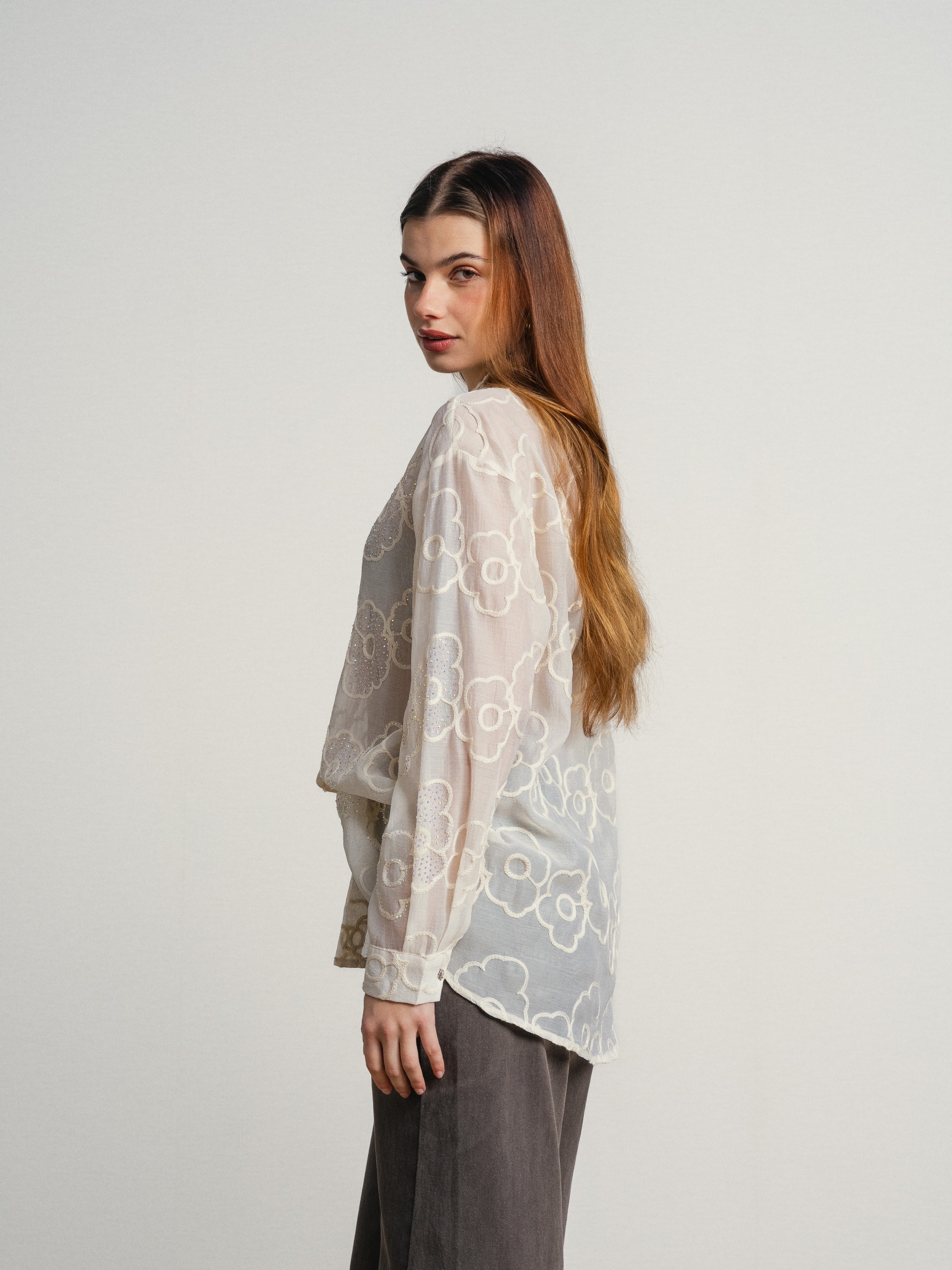 Camisa bordada com flores e brilhantes com transparência Branco-4