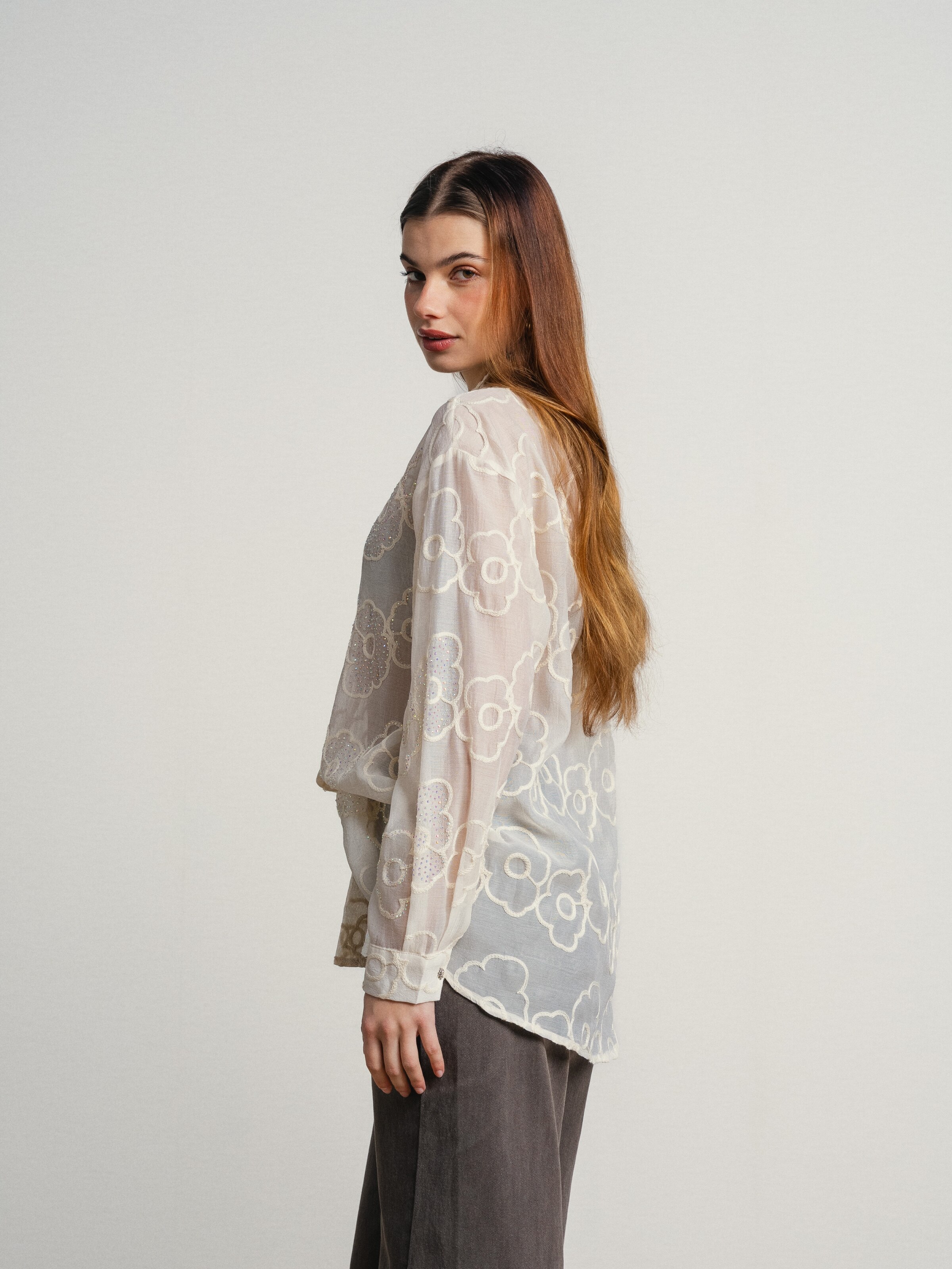 Camisa bordada com flores e brilhantes com transparência Branco-4
