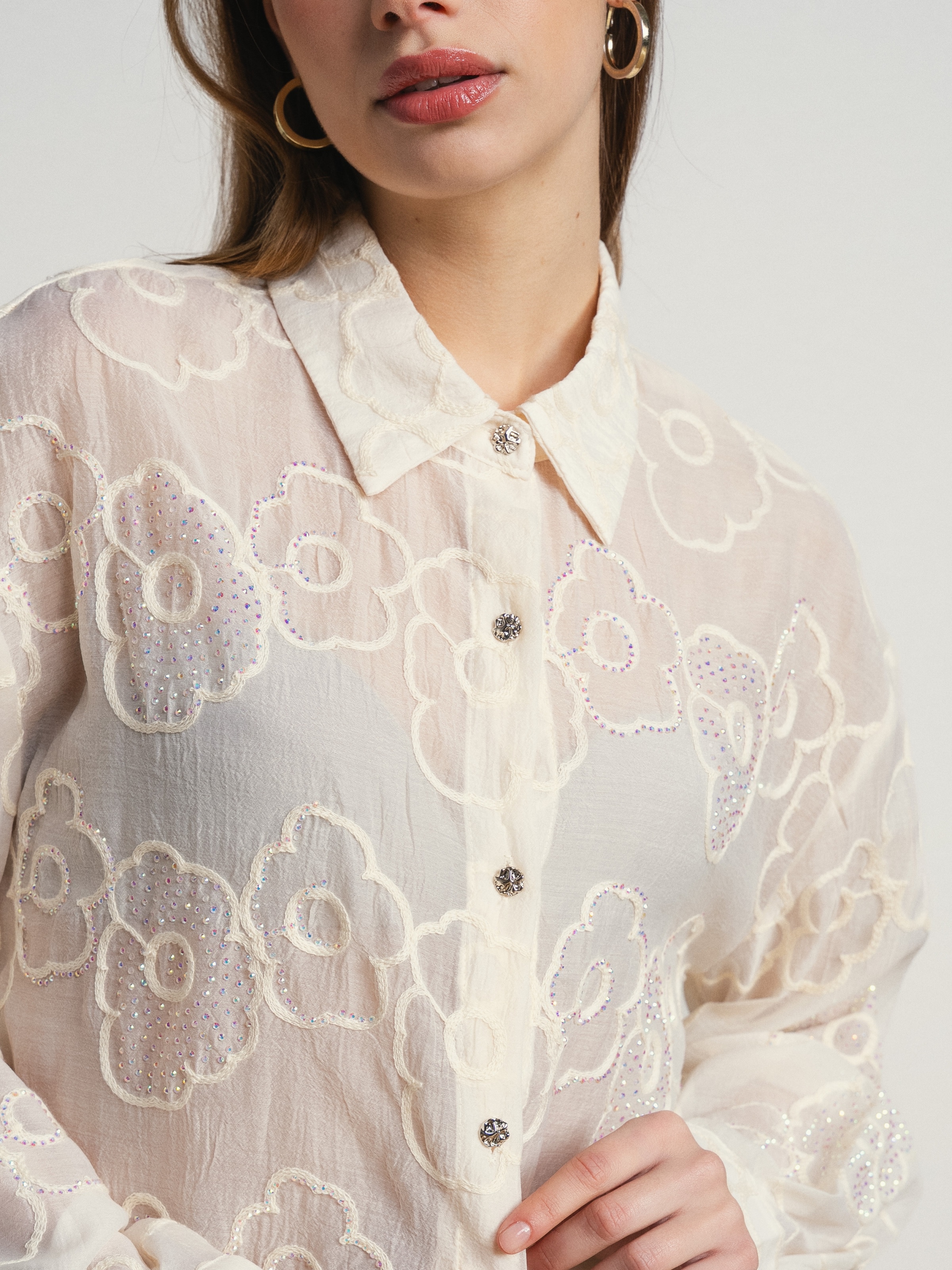 Camisa bordada com flores e brilhantes com transparência Branco-5
