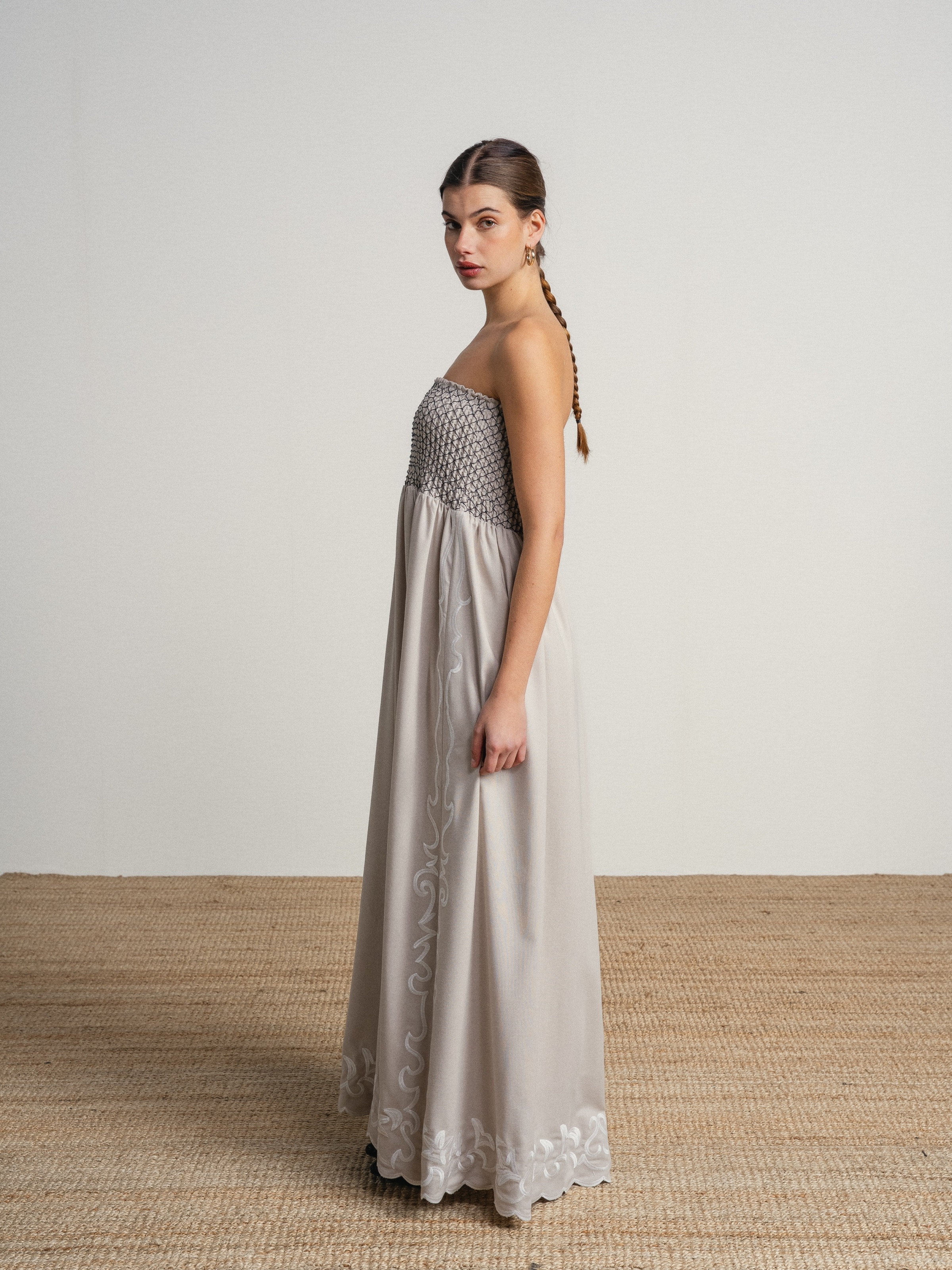 Vestido sem alça comprido com bordado Bege-3