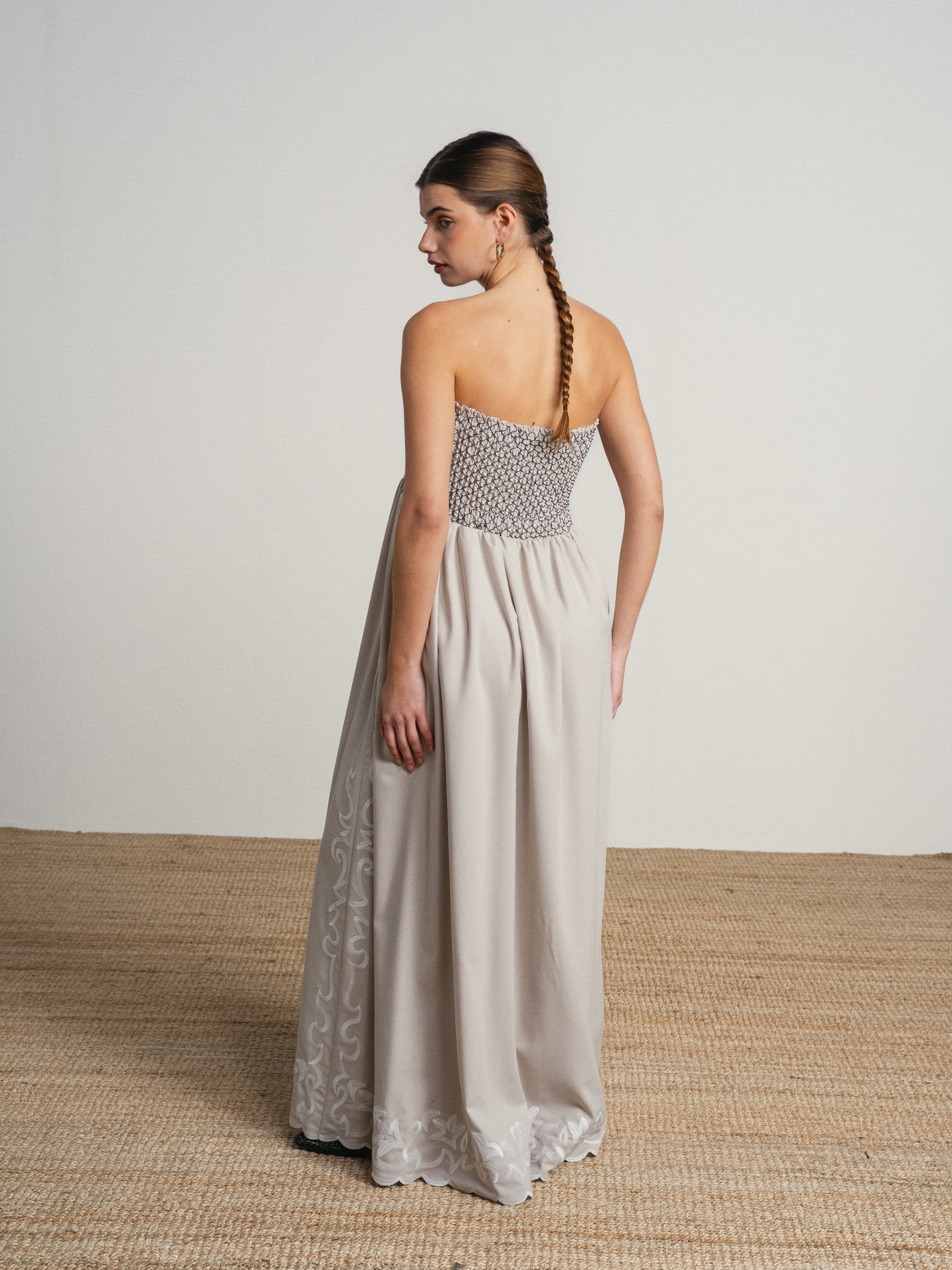 Vestido sem alça comprido com bordado Bege-4