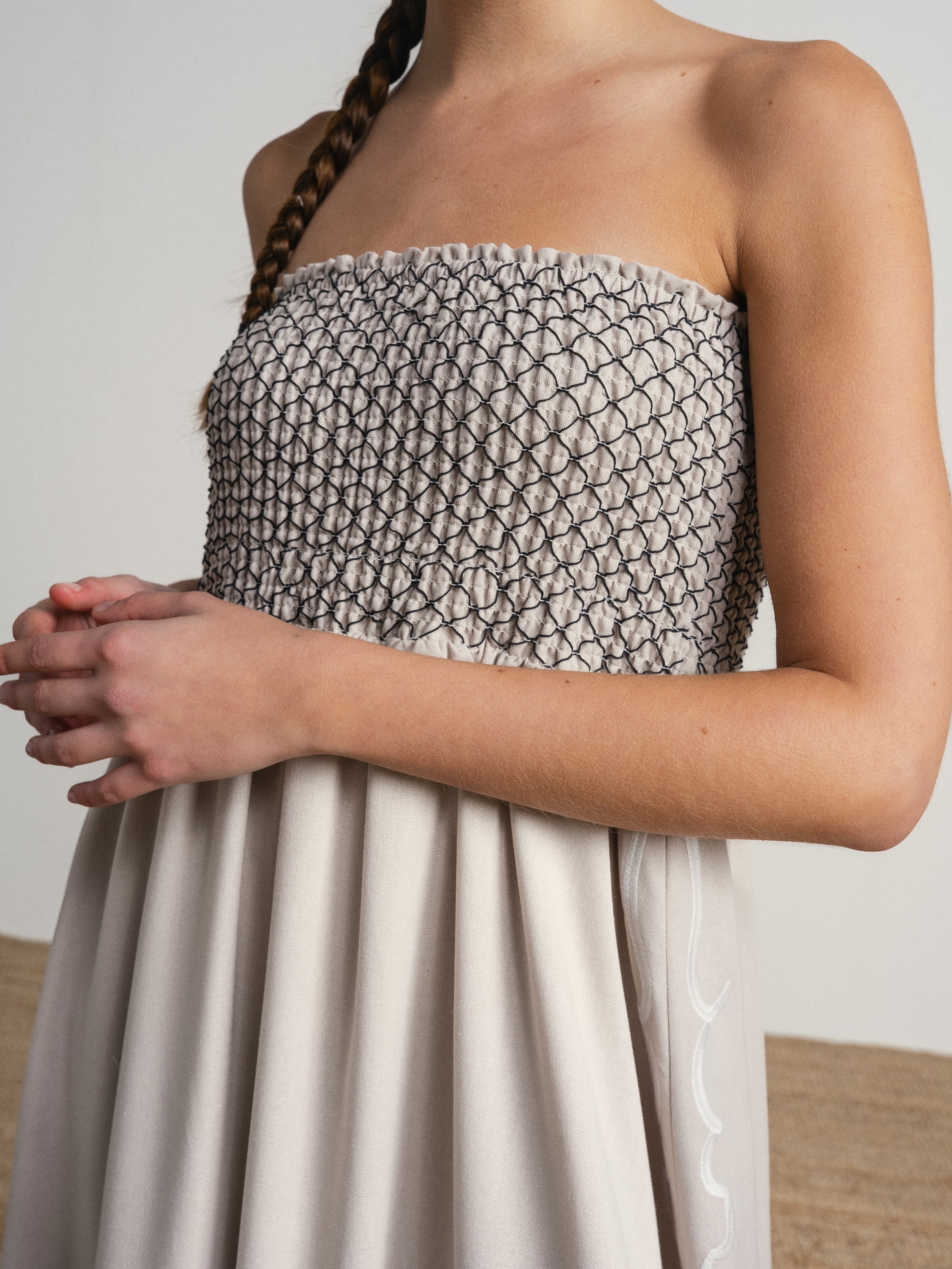 Vestido sem alça comprido com bordado Bege-5