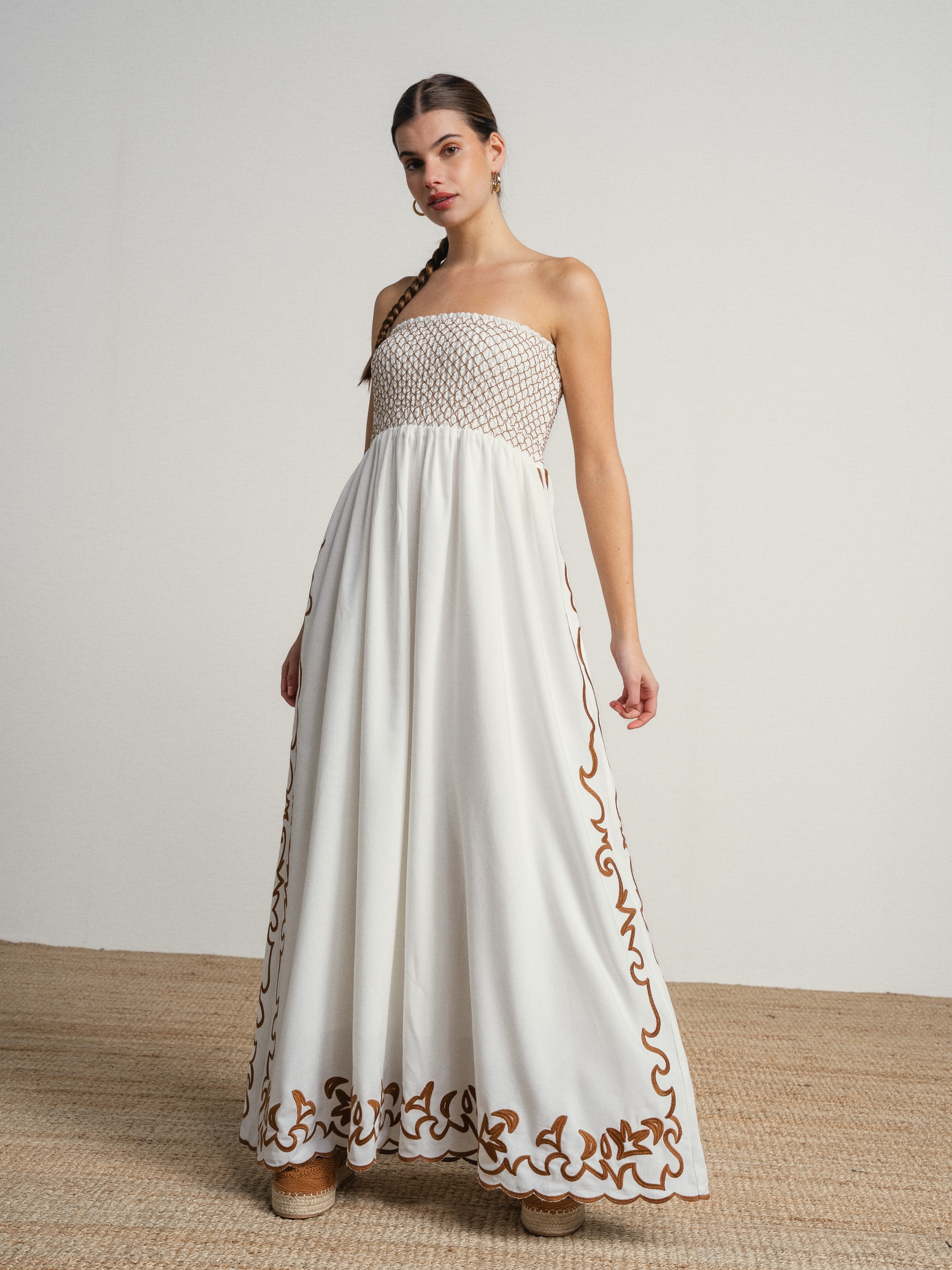 Imagem 0 de Vestido sem alça comprido com bordado