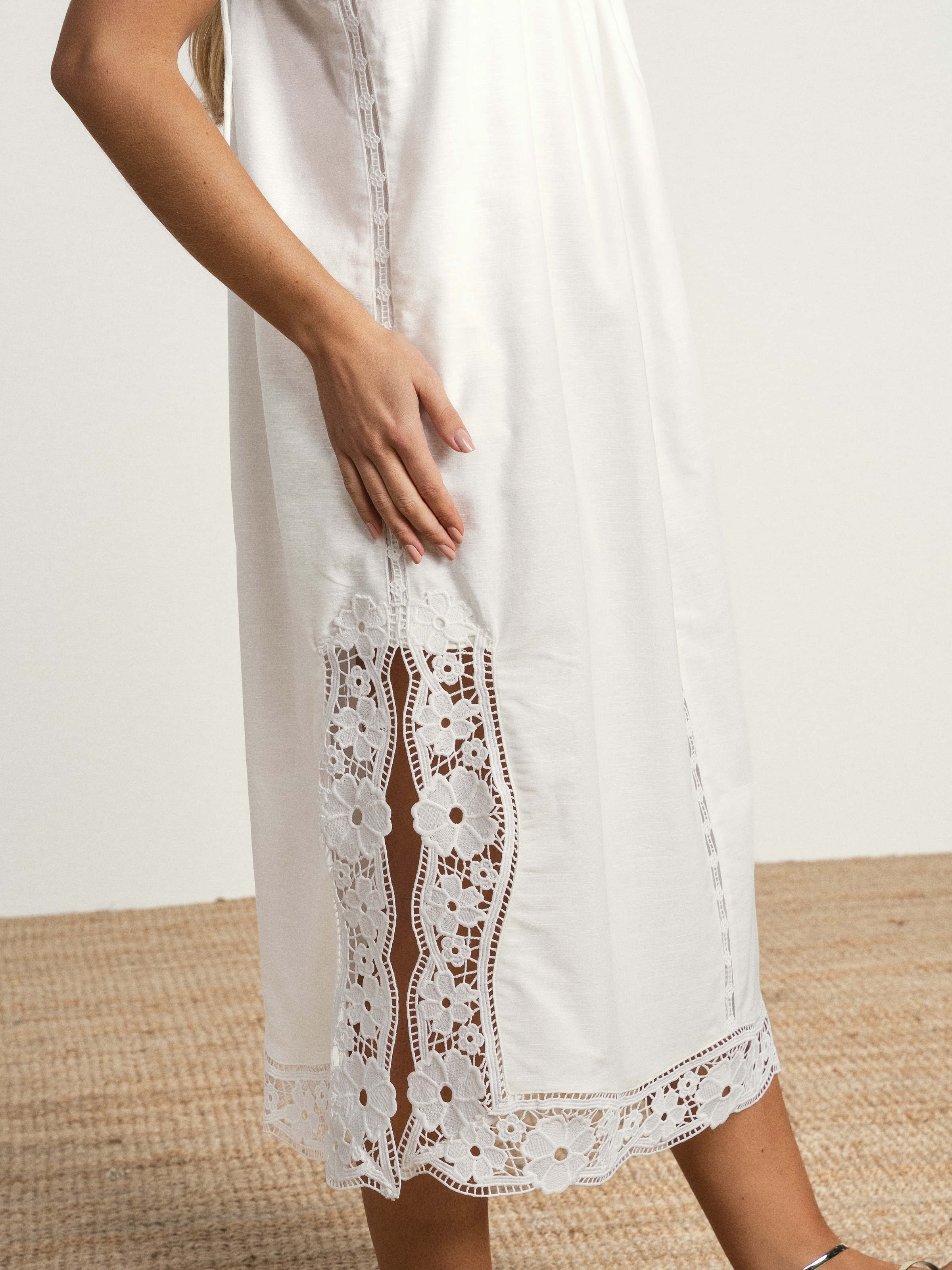 Vestido comprido de linho com bordado e alça fina Branco-4