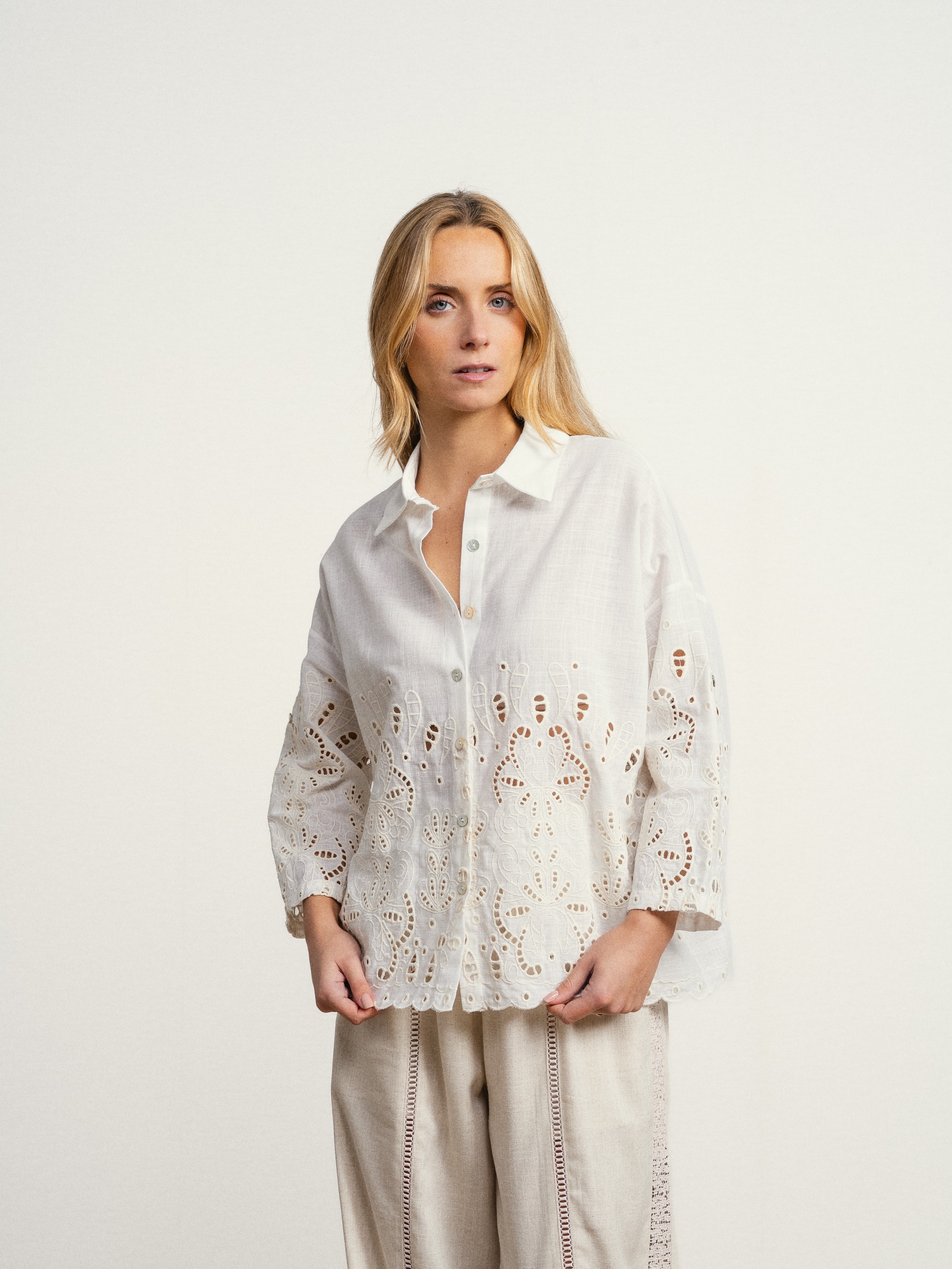 Imagem 0 de Camisa de algodão com bordados