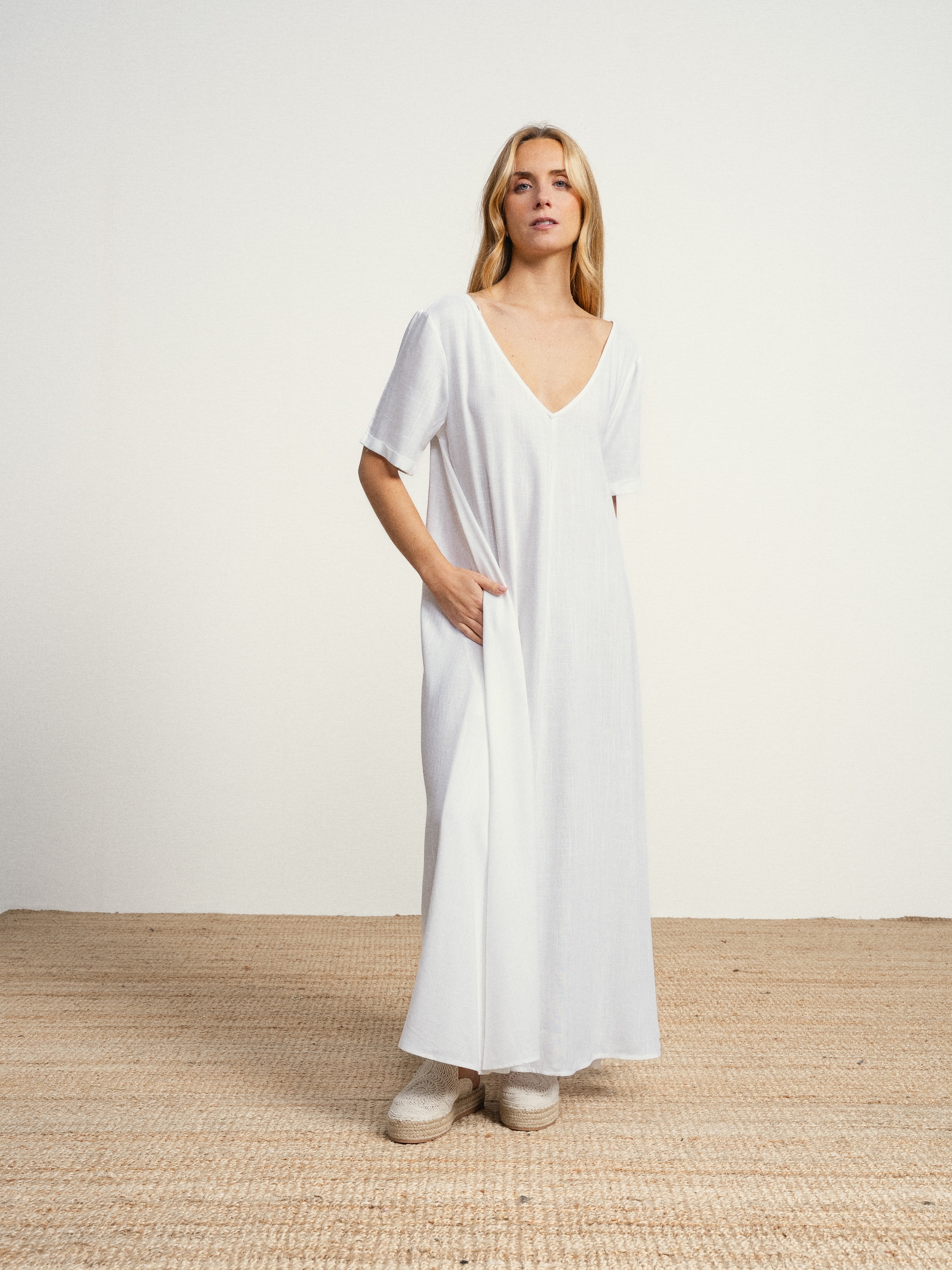 Imagem 0 de Vestido com decote em V