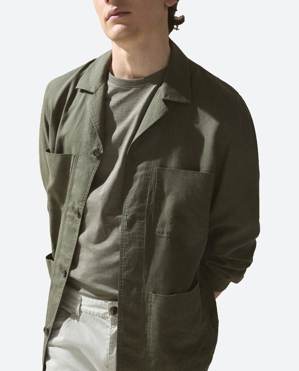 Imagen 0 de Sobrecamisa con dos bolsillos de hombre