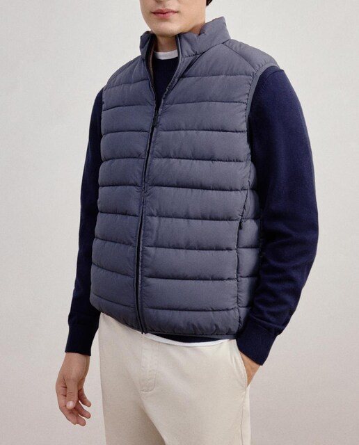 Imagen 0 de Chaleco de hombre acolchado y tejido reciclado.