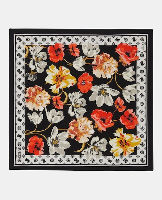 Imagen 0 de Bandana con flores y fondo en negro