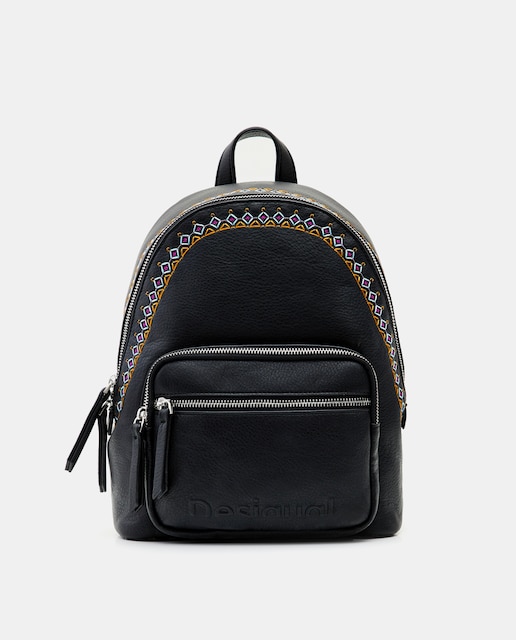 Imagen 0 de Mochila Rigoberta en negro con bordados florales