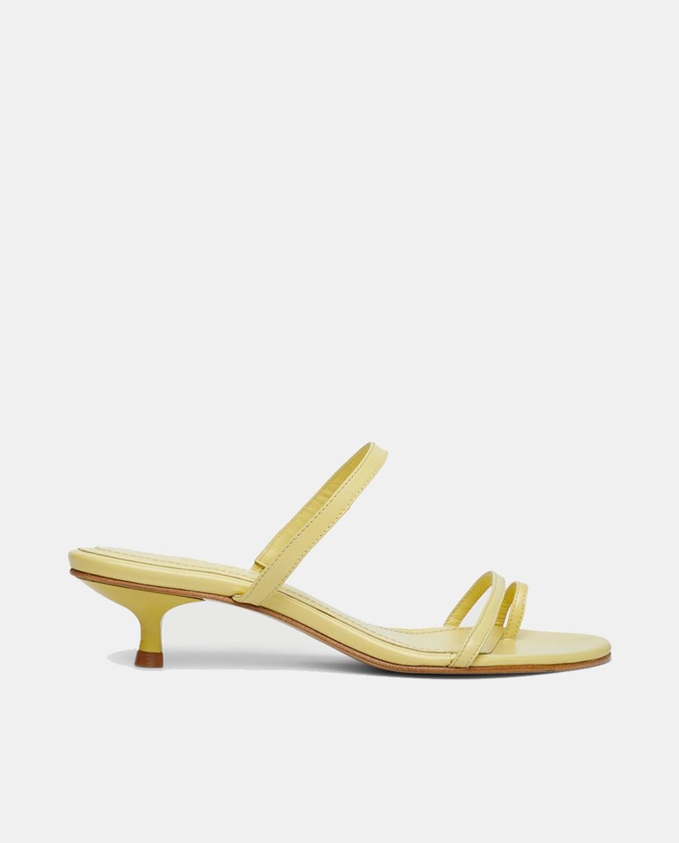 Imagen 0 de Kitten heel sandal in leather