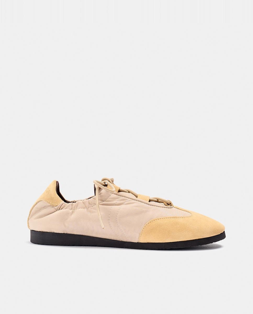 Imagen 0 de Zapatilla de mujer con combinacion de materiales en color beige
