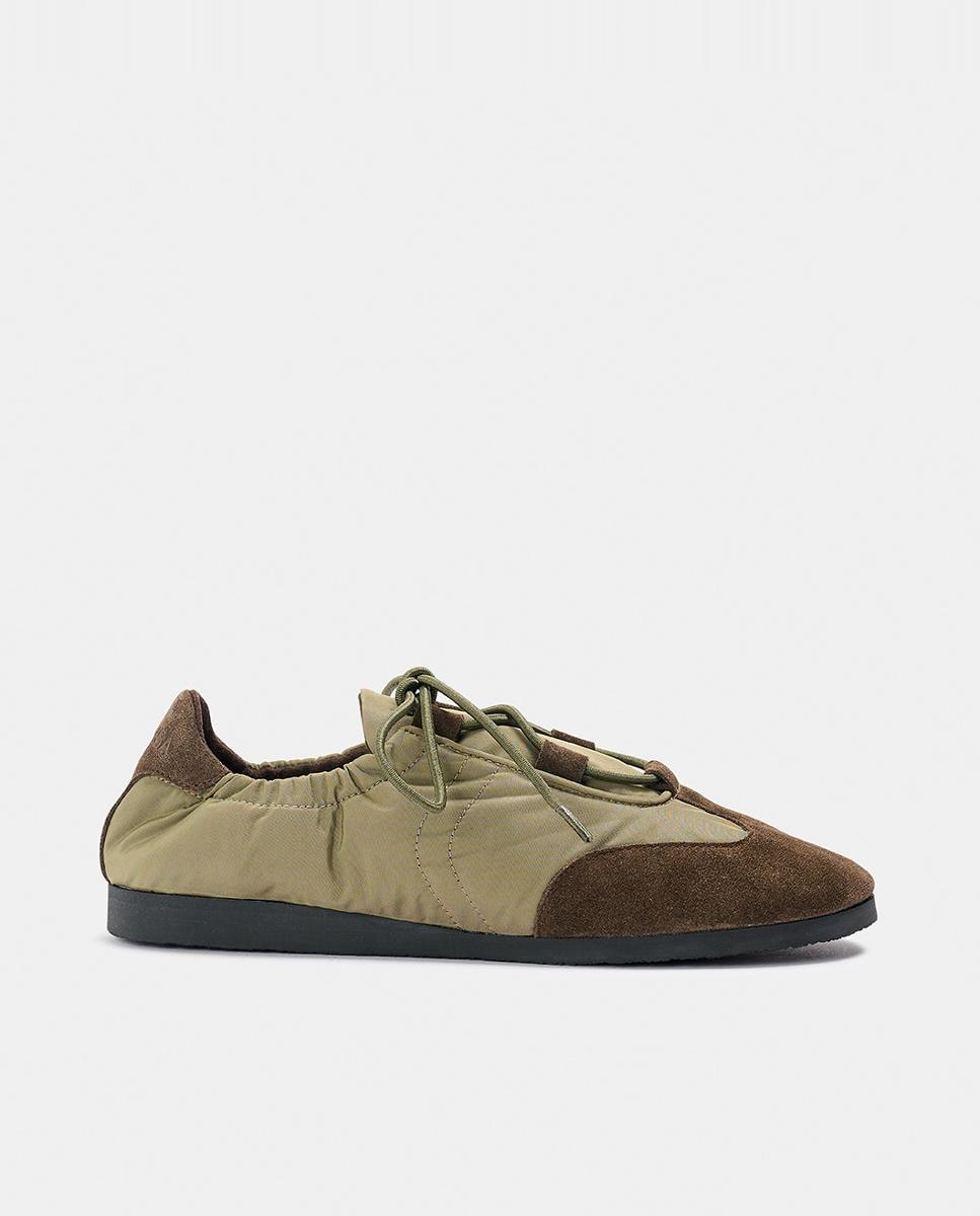 Imagen 0 de Zapatilla de mujer con combinacion de materiales en color verde