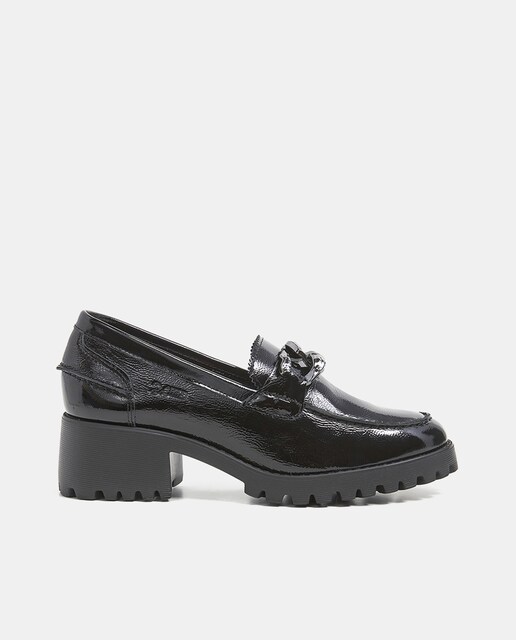 Imagen 0 de Mocasineses con suela track en charol negro