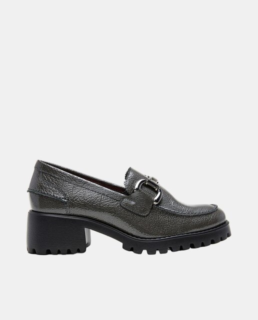 Imagen 0 de Mocasín tacón en charol negro