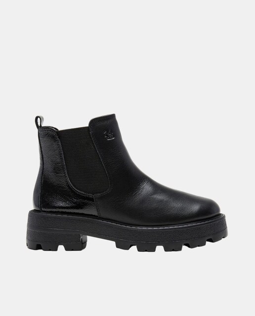 Imagen 0 de Botin tipo chelsea en napa negra suela track