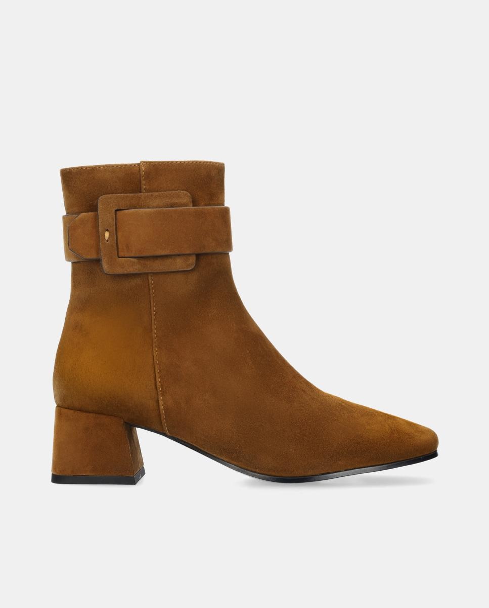 Imagen 0 de Botines de mujer en ante de punta cuadrada