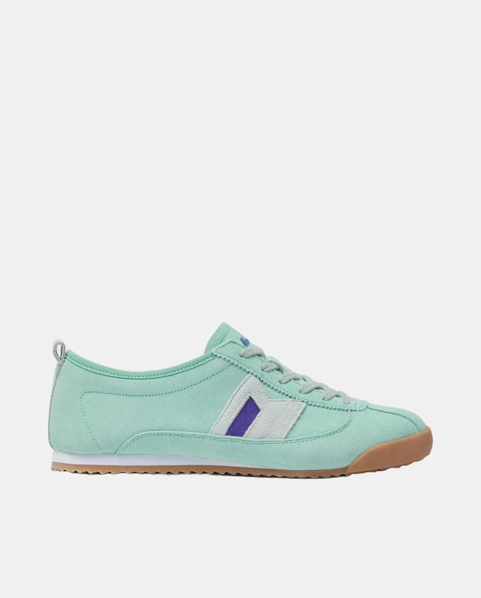 Imagen 0 de zapatilla tipo running de suela baja y con una inspiración vintage