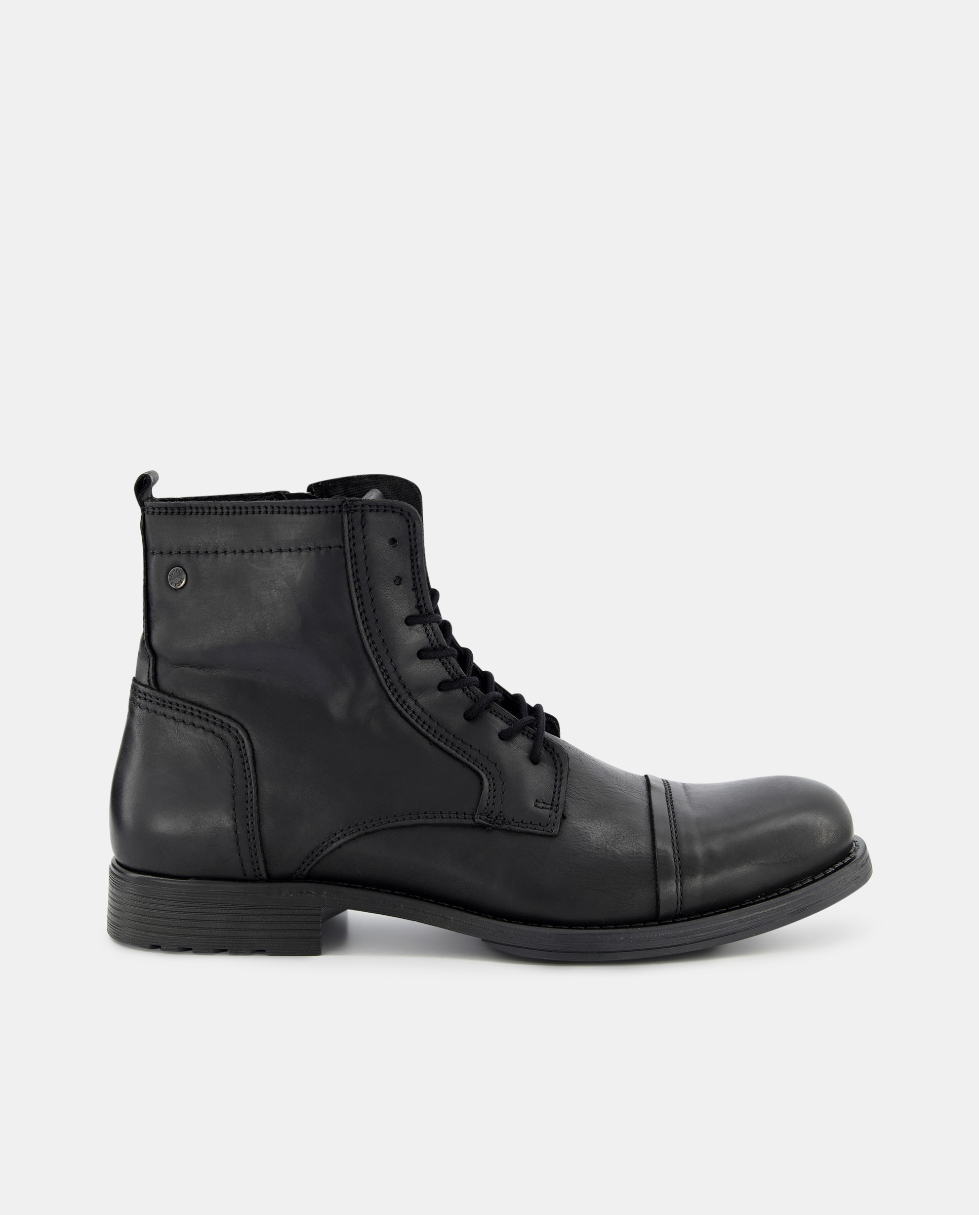 Imagen 0 de Botines de hombre en negro de piel con puntera recta y cremallera interior