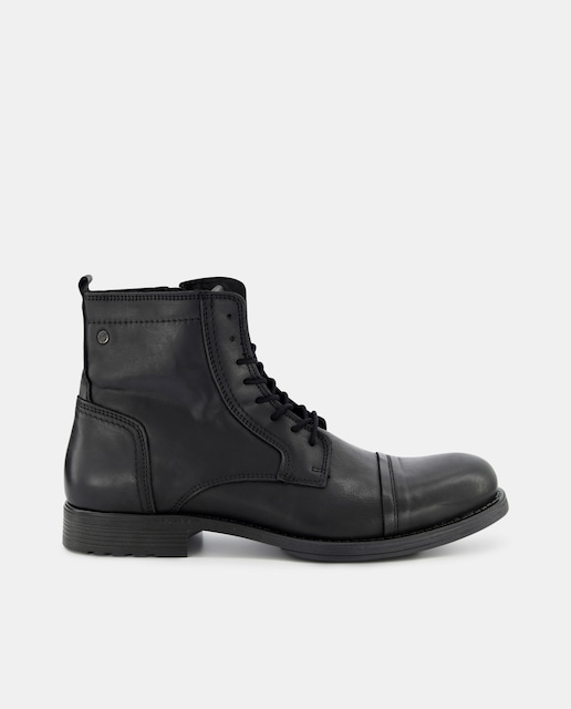 Imagen 0 de Botines de hombre en negro de piel con puntera recta y cremallera interior