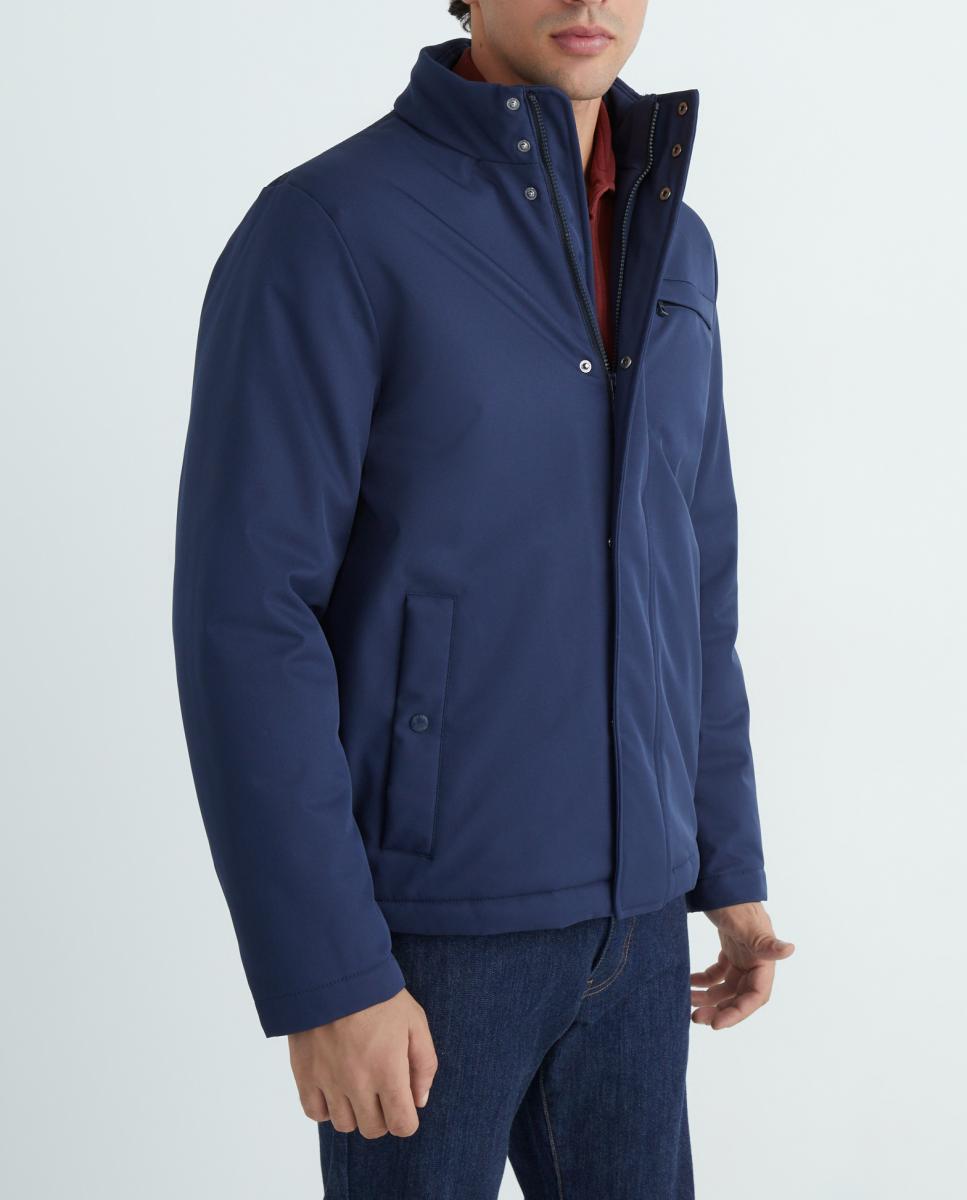 Imagen 0 de Chaqueta cortaviento con relleno y capucha desmontable de caballero