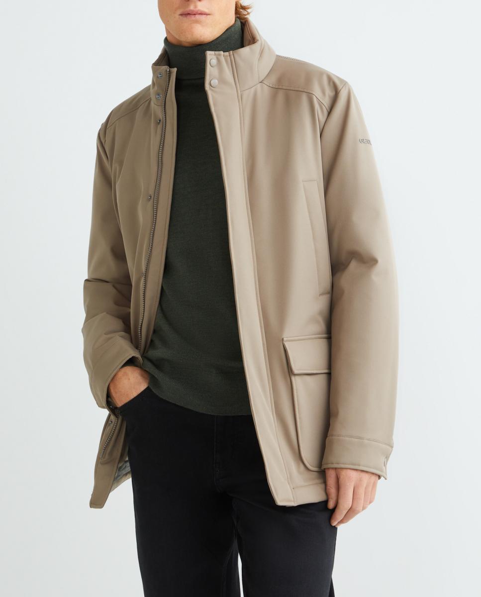 Imagen 0 de Chaqueta cortaviento de caballero con relleno y capucha