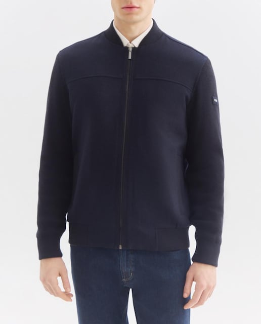 Imagen 0 de Chaquetón corto de hombre con bolsillos inclinados y tejidos híbridos