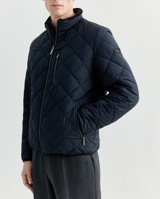 Imagen 0 de Cazadora de hombre tipo bomber con bolsillos inclinados