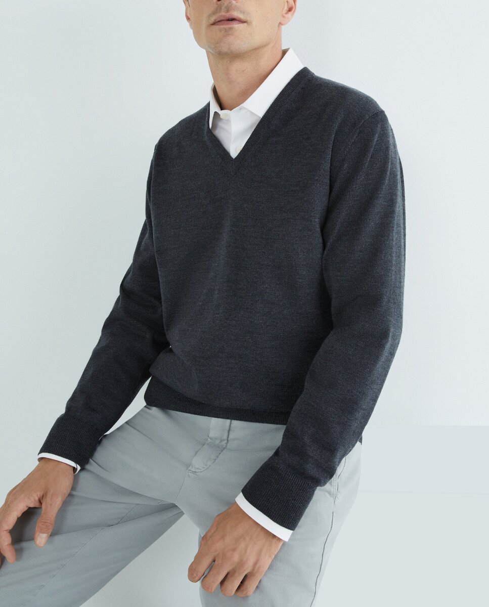 Imagen 0 de Jersey de lana 100% merino  con el cuello de pico