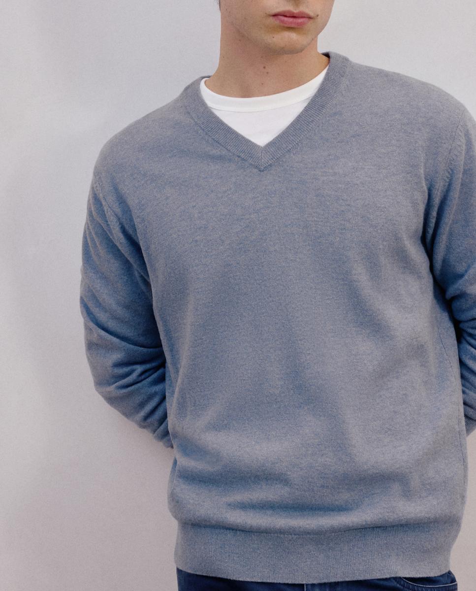 Imagen 0 de Sueter cuello pico hombre.