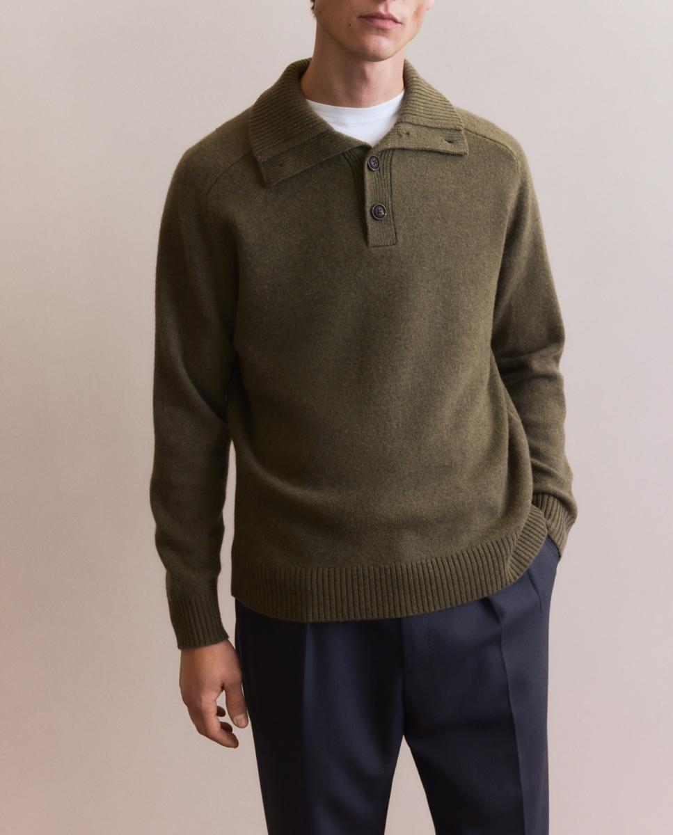 Imagen 0 de Jersey cuello semicisne botones liso 100% lamswool