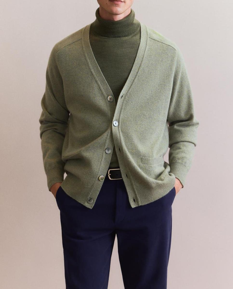 Imagen 0 de Cárdigan de hombre de botones liso cashmere