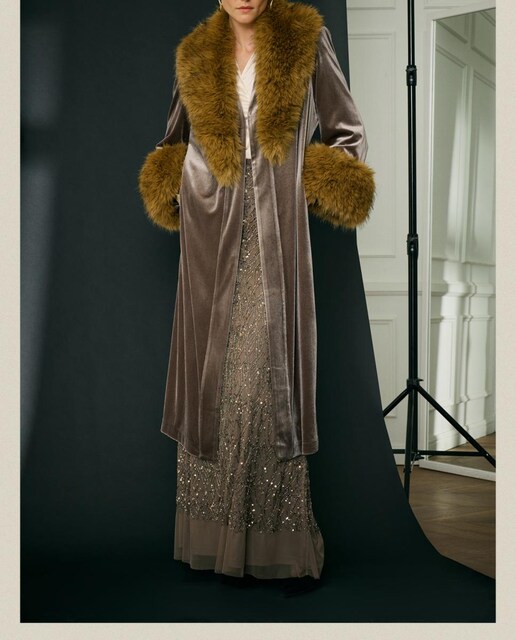 Imagen 0 de Abrigo de poliéster liso de mujer