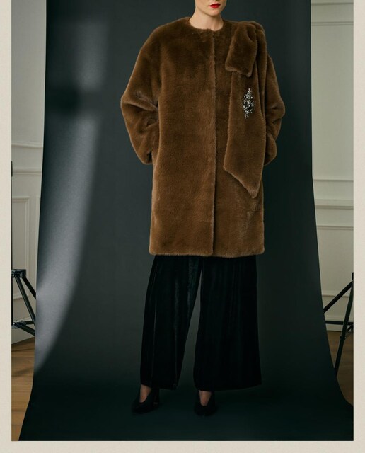 Imagen 0 de Chaquetón de mujer pelo lazo pedrería