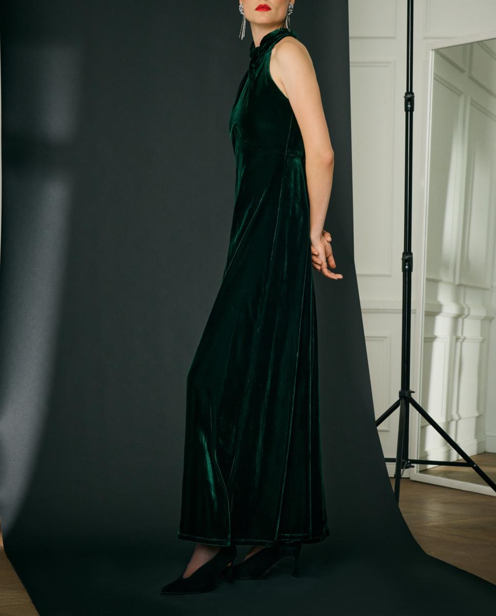 Imagen 0 de Vestido largo fluido halter de terciopelo