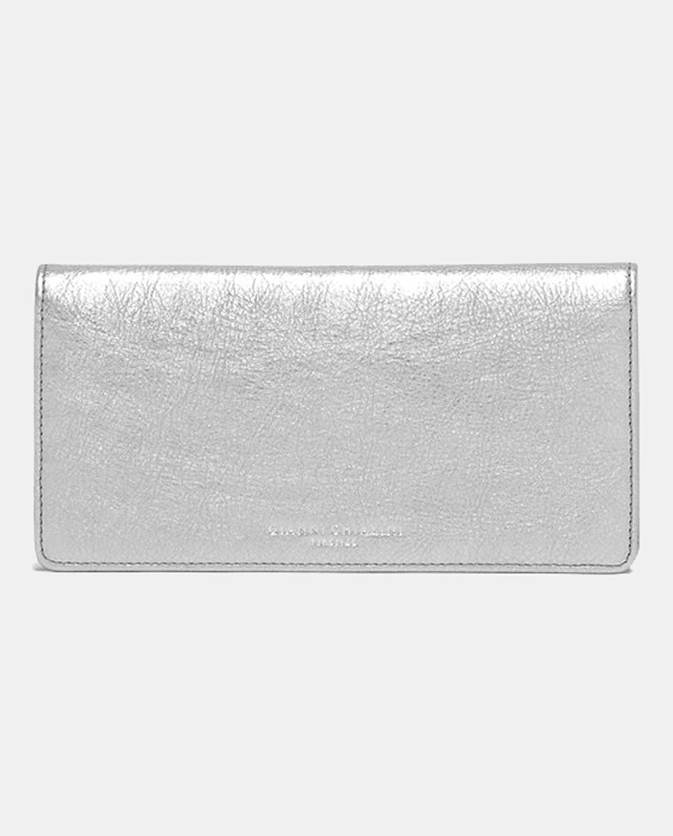 Imagen 0 de Sofisticada y cómoda billetera ni de mujer en piel laminada de color plata. Multiples ranuras y compartimentos
