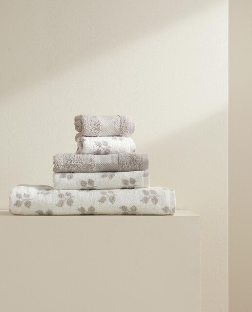 Imagen 0 de Juego de 5 toallas algodón 450 gr/m2 Lili El Corte Inglés